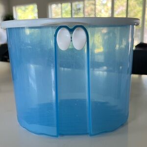 Tupperware Blue Food Storage Container w Lid Air Circulator 1 Gallon VINTAGE 90’